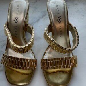 Katy Perry Linksy Sandal in Gold
